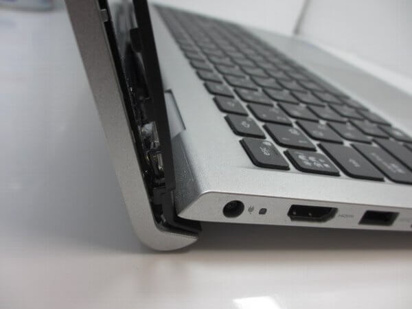 DELL Inspiron15 3525 左右ともにヒンジ・液晶カバー破損